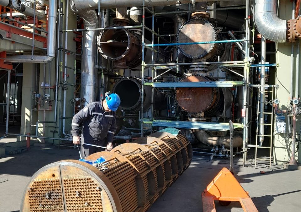 CASE STUDY: Disco de cierre multicapa para un intercambiador de calor crítico en refinería